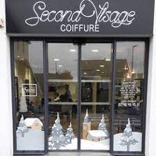 Decoration Vitrine De Noel Salon De Coiffure A Thouare Sur Loire Deco Salon De Coiffure Decoration Salon Contemporain Decor Vitre Noel