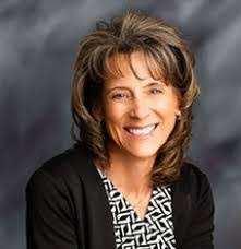 Tracey Halvorson's Instagram, Twitter & Facebook