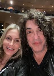 Before kiss, paul stanley was in a local band, rainbow (not to be confused with ritchie blackmore's rainbow) and was also a member of uncle joe and post war baby boom. Paul Stanley Height Weight Age Spouse Family Facts Biography