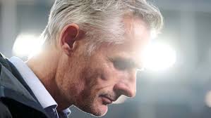 Basketball-Meistertrainer reagiert mit emotionaler Rede