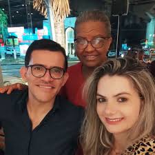 O Dia do Músico é celebrado em 22 de novembro em homenagem à figura de  Santa Cecília, considerada a padroeira dos músicos, de acordo com a  tradição Católica. Parabéns a todos os