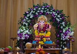 But sometimes due to our busy schedules, we have to settle for what's available in the market. Ganesh Chaturthi Decoration Ideas At Home