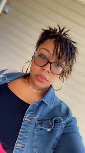 Its just something about a fresh retie when you do it yourself! #microloc  #locjourney #tinylocs #selfretie #16monthslocd