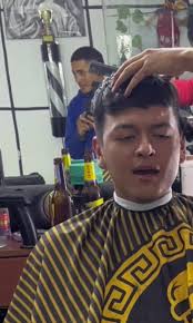 Guy Sings Vicente Fernandez Song at Mall