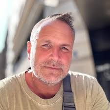 Is it normal to have 2 Bluetooth connections when using the Pro and an  iPhone?