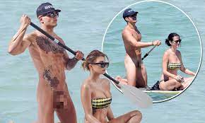 Olivia Buckland and Alex Bowen recreate Katy Perry and Orlando Bloom's NAKED  paddleboard trip | Daily Mail Online