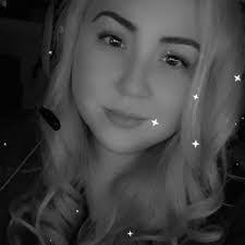 Lynette Fitch's Instagram, Twitter & Facebook