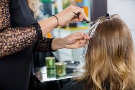 طرق علاج الشعر المحروق من سحب اللون