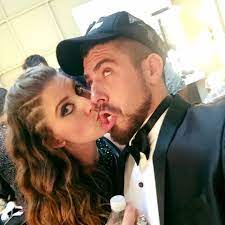 El sargento rap, utilizó su cuenta de instagram para publicar un video donde le hacía una broma a su novia embarazada. Esta Chiquilla Era La Polola De Sargento Rap Antes De Entrar A Resistire