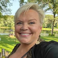 Hey Chicagooooo!!!! This is a great opportunity to work for an amazing  leader just north of the city! Let's connect if you're interested! Apply  today!