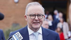 Myer (ASX:MYR) circles Premier's (ASX:PMV) fashion brands as key execs  leave