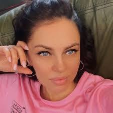 Jana Barber's Instagram, Twitter & Facebook