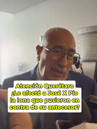 Diputados de Morena en Querétaro colocaron una lona con la imagen del  exsecretario de Obras Públicas, Fernando Salinas, durante la glosa del  actual secretario, José X Pío Salgado. Este último referió ...