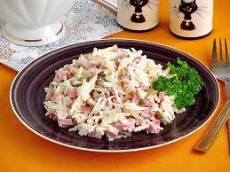 Prostoj Salat S Solenymi Ogurcami Kolbasoj I Yablokami Poshagovyj Recept S Foto