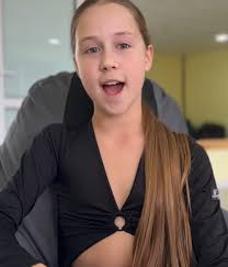 R.I.P to FQ Performance Icon Yolanda Jourdan. The 90s It Girl & Beyond.  #ballroomscene #voguing #femqueen #yolandajourdan #yolandarevlon #trans  #tenzacross 📼 #ithl123