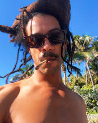 Dont mind being here. 🐊🍊☀️🐬🌴