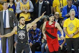 Golden state warriors star stephen curry will face his younger brother, portland trail blazers guard seth curry, in the western conference finals. Steph Vs Seth Curry Brothers Trade Big Shots In Warriors Game 2 Win
