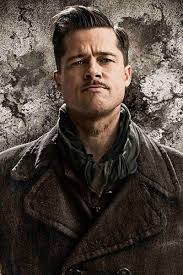 Au lieu d'une séparation définie entre la coupe et les cheveux longs donc là vous l'avez 2 angles de la coupe de cheveux fureur brad pitt. 10 Moustaches Cultes Brad Pitt Brad Pitt Hair Brad Pitt Haircut