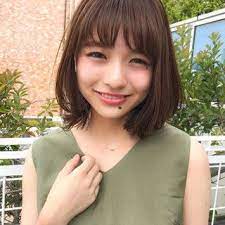 ミディアムヘアのカリスマ 星野 達 さんのスナップ 大人かわいい デート フェミニン ゆるふわ ミディアム グレージュ 抜け感バング 髪型 ショートボブ かわいい髪型 女性のヘアスタイル