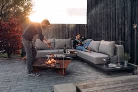 Im folgenden erfahren sie, unter welchen bedingungen sie eine feuerstelle in ihrem garten betreiben dürfen und was sie dabei beachten müssen. Feuerschalen Fur Den Garten 7 Schone Design Feuerstellen Echte Dinge Ausgesuchte Qualitatsprodukte Fur Den Alltag
