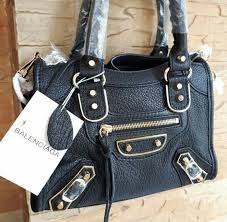 Kami melayani pengiriman ke seluruh indonesia via kurir jne. Harga Balenciaga Mini City Cheap Online
