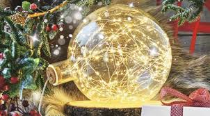 Pour accroître la magie de noël, on n'hésite pas à jouer avec la décoration aussi bien en intérieur qu'en extérieur ! Guirlandes Lumineuses Noel Guirlandes Led Noel Truffaut