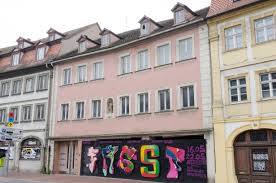 Informationen über freie wohnungen können sie der örtlichen tagespresse entnehmen, oder durch eine gewerbliche wohnungsvermittlung erhalten. Datei Bamberg Untere Konigstrasse 17 20151019 001 Jpg Wikipedia