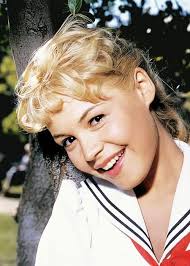 The Reluctant Debutante" (1958) ❤️