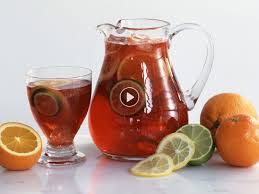 Surprenez Vos Convives A Noel En Leur Proposant Pour L Apero Ce Super Cocktail De Fete Prevoyez Les Qu Sangria De Noel Recette Sangria Recette De Punch Facile