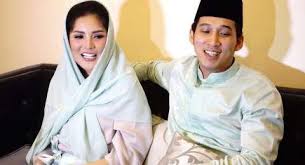 Nindy ayunda dituduh selingkuh, dan tidak ingin mempermasalahkan?| Dikira Narkoba Cairan Di Rumah Suami Nindy Ayunda Ternyata Pelumas Seks