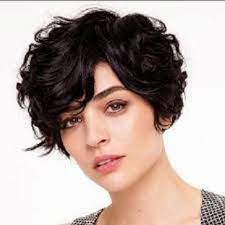 Epingle Par Heidi Sur Curly Cheveux Courts Coupe De Cheveux Courte Coiffures Courtes Cheveux Boucles
