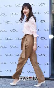채정안은 1995년 데뷔해 가수로 활동하다 배우로 전향했다. Mdí¬í†  ì±„ì •ì•ˆ ë¦¬ì¦ˆ ì‹œì ˆì—ì„œ ë©ˆì¶°ì§„ ë¯¸ëª¨ ì¹´ì¹´ì˜¤í†¡ ë‰´ìŠ¤