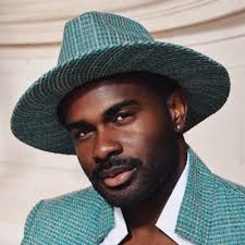 Karlie Gray (@karlsgray)