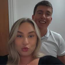 Hi. Does anyone recognise this front door? Royal Mail say they have  delivered my parcel but it seems to have gone to this address in error.  Thanks in advance 😊