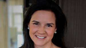 Lisa Dorough's Instagram, Twitter & Facebook