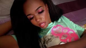 Black Girl turns into white guy via Gender Swap - XNXX.COM