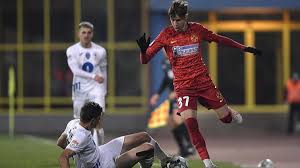 Ajuns la fcsb în iulie 2020, octavian popescu e acum văzut drept cel mai promițător fotbalist român apărut în ultimul deceniu, însă prima sa apariție televizată a produs mai degrabă amuzament. Euroscout Octavian Popescu Noua Stea A Fotbalului Romanesc Eurosport