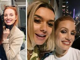 Jessica Chastain Casually Snapped Selfies With Fans While In Toronto For  TIFF (PHOTOS)