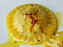 Perfetti per una cena etnica tra amici. Tortelli Di Pesce Persico Con Salsa Allo Zafferano Italians Do Eat Better