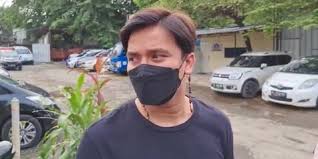 Amanda gabriella manopo lugue atau akrab dipanggil dengan nama amanda adalah anak kedua dari pasangan henny manopo lugue dan mulai tahun 2016, amanda manopo pun dipercaya sebagai pemeran utama di serial mermain in love. Oydul5whnuvw5m