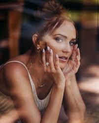 Phoebe Dawson's Instagram, Twitter & Facebook