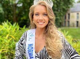 Elle faisait partie des favorites, mais elle n'a pu contenir son émotion quand clémence botino, miss france 2020, lui a transmis sa. Miss France 2021 Decouvrez Amandine Petit Miss Normandie 2020