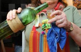 Este año traemos una opción para que puedan compartir entre seis personas nuevo envase de 100 ml a $200. Cana Con Ruda 12 Noticias