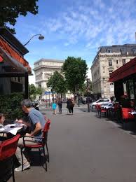 In the arc de triomphe there are exactly 284 steps to climb to the top, or you could use the elevator. L Arc De Triomphe Vu De La Terrasse Du Restaurant Picture Of Casa Luca Paris Tripadvisor
