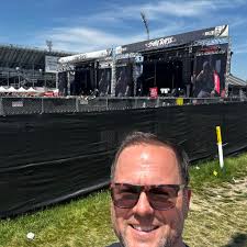 Hey all! Does anyone know where I can find some good Chinese roast duck  around Bloomington or Richfield? I may have asked this question before but  can't remember. I always got it