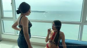 Britney Mazo Lets Her New Friend Masturbate Her | PimpBunny