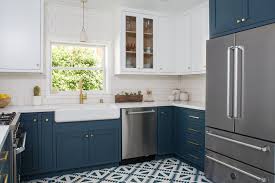 6 Hardware Styles To Pair With Deep Blue Shaker Cabinets On Houzz Kitchen Remodel Blue White Shaker In 2020 Blue Kitchen Cabinets Chic Kitchen Hague Blue Kitchen