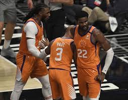 Phoenix suns fans in the crowd cheer against the los angeles clippers in game 1 of the western conference finals. M96ptw4qyqkuum