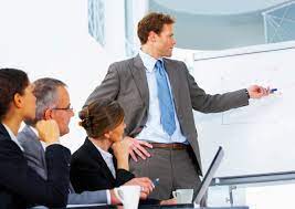 La formazione deve avvenire entro 60 giorni dall'assunzione ed aggiornata ogni 5 anni o in occasione di un cambio di mansione o variazione del rischio. La Formazione Dei Lavoratori Sulla Sicurezza L Addestramento E L Obbligo Informativo