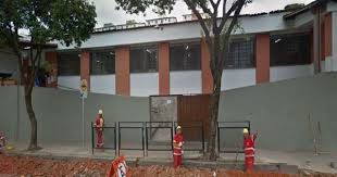 Risco geológico leva à interdição da Escola Municipal Carlos Góis em BH
